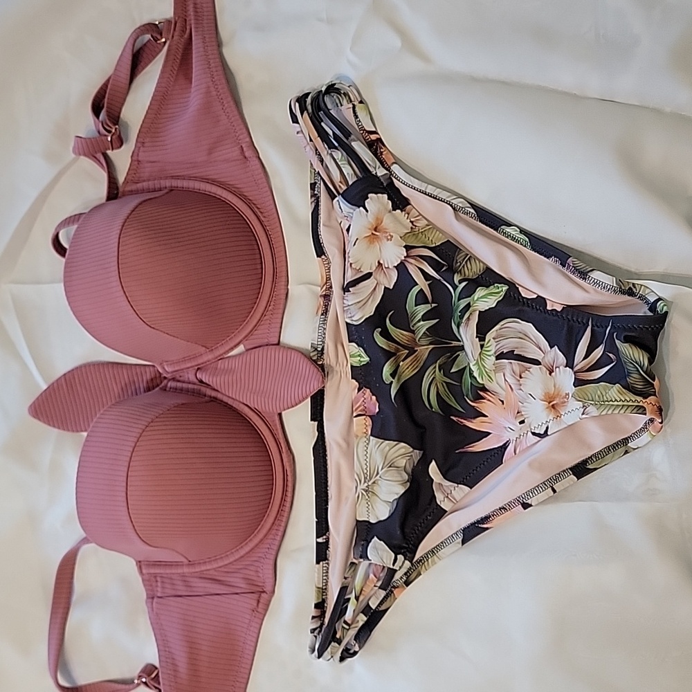 Shade & Shore Mauve and Black Floral Bikini Top 34D Bottons L